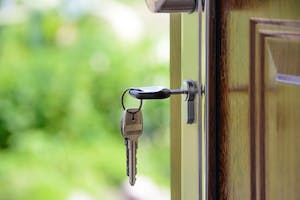 What Does a Real Estate Agent Do